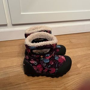 Bogs B-Moc winter boots. Toddler girls size 11.